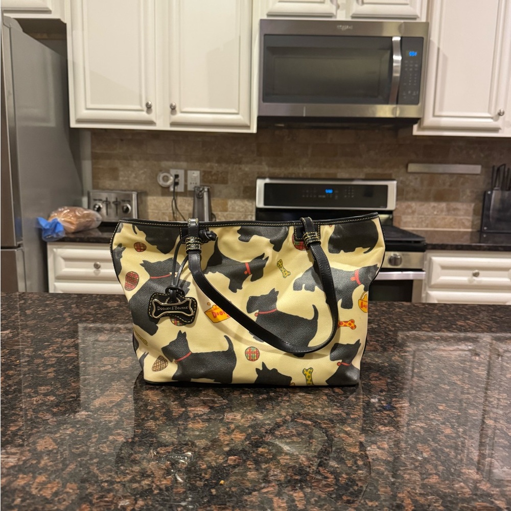 Cute Dooney and bourke purse with matching wallet.